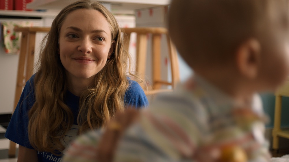 Julie Davis (Amanda Seyfried) in A Mouthful of Air (2021).